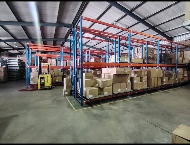 1,000M² WAREHOUSE TO LET IN STEELEDALE